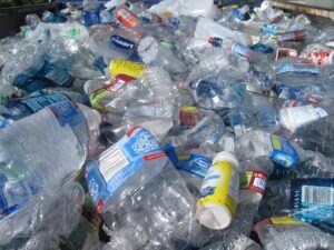 Article : Mener la « guerre aux déchets » et lutter contre la pollution plastique